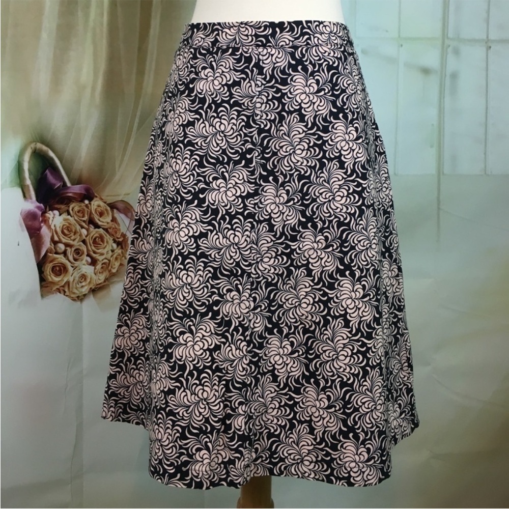 GAP Black & White Abstract
Pattern Skirt 2